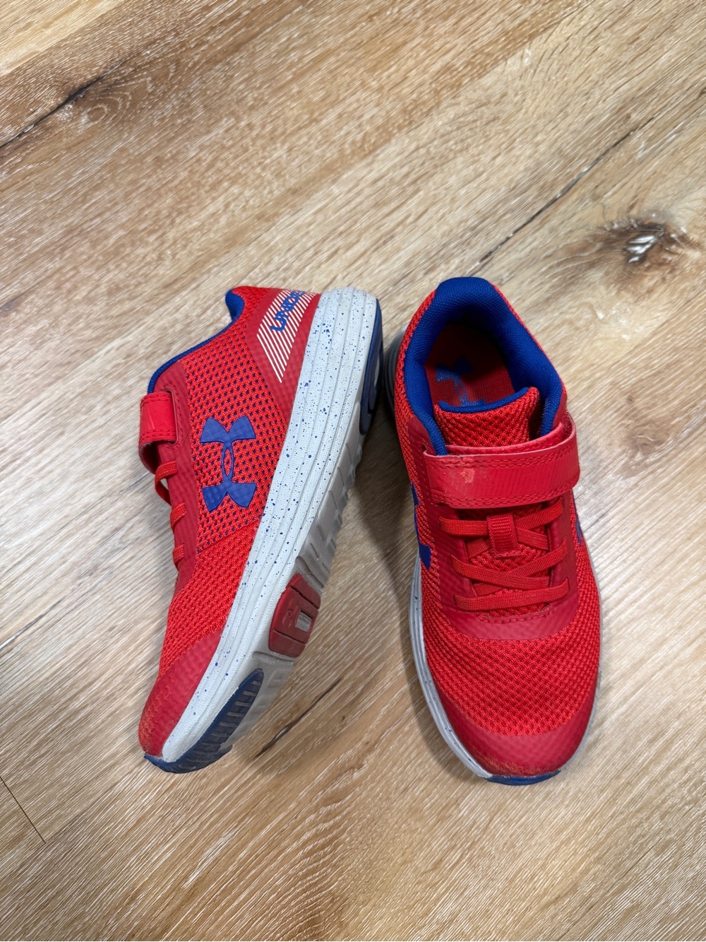 Under Armour Kids Sneakers Running Shoes Athletic Runners Size 1 Child Gym Shoes